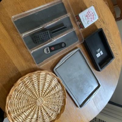 Lot of Kitchen item.