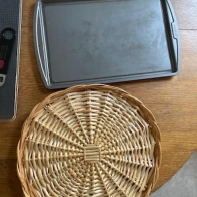 Lot of Kitchen item.