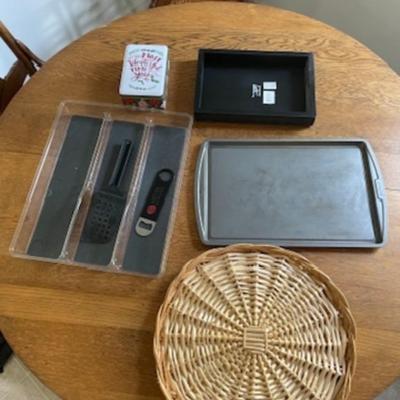 Lot of Kitchen item.