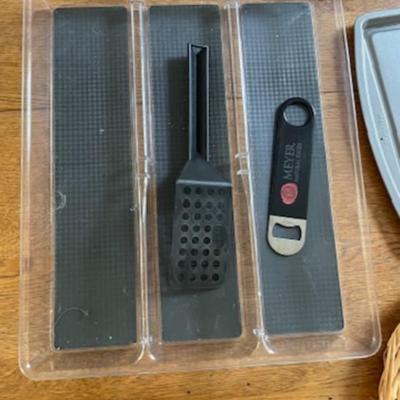 Lot of Kitchen item.