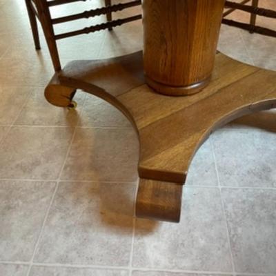 Antique Oak Dinning Table and 2 Chairs. Included 3 leaves