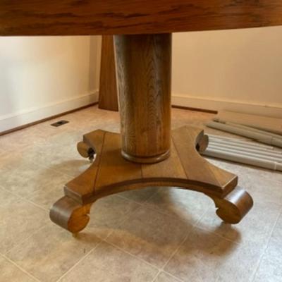 Antique Oak Dinning Table and 2 Chairs. Included 3 leaves