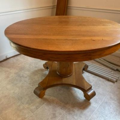 Antique Oak Dinning Table and 2 Chairs. Included 3 leaves