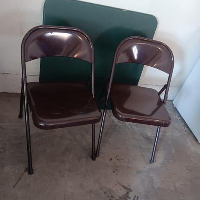FOLDING CARD TABLE AND 4 FOLDING CHAIRS