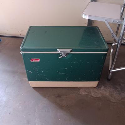 FOLDING CHAIR W/SIDE TABLE AND COLEMAN METAL COOLER