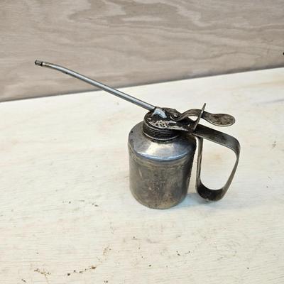 Vintage Oil Cans & Bottles (WS-JS)
