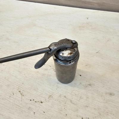 Vintage Oil Cans & Bottles (WS-JS)