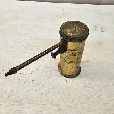 Vintage Oil Cans & Bottles (WS-JS)