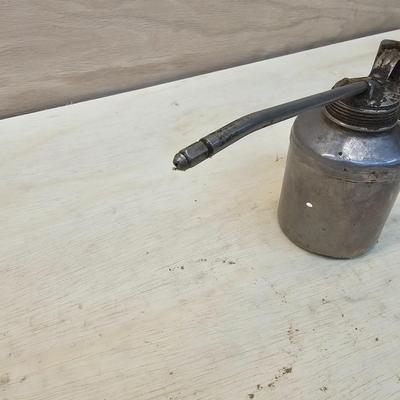 Vintage Oil Cans & Bottles (WS-JS)