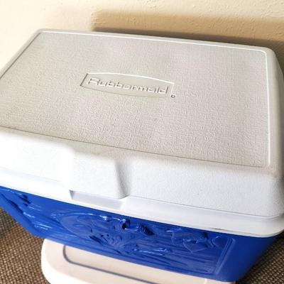 Lot #112 Lot of 2 Good Ice Chests - Igloo and Rubbermaid