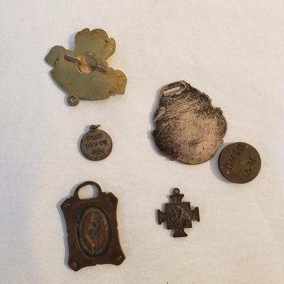 Antique Artillery Collar Disks, WWI Pins, and More (LR-KD)