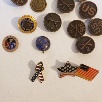 Antique Artillery Collar Disks, WWI Pins, and More (LR-KD)