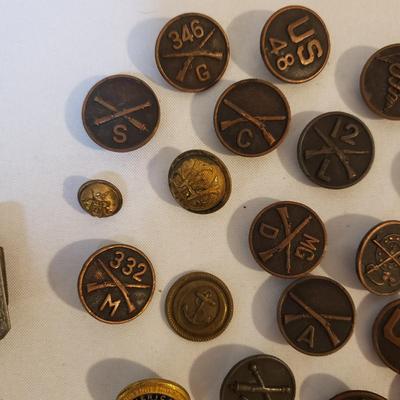 Antique Artillery Collar Disks, WWI Pins, and More (LR-KD)