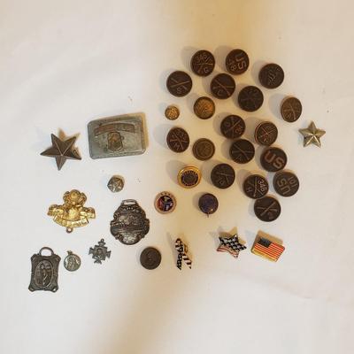 Antique Artillery Collar Disks, WWI Pins, and More (LR-KD)
