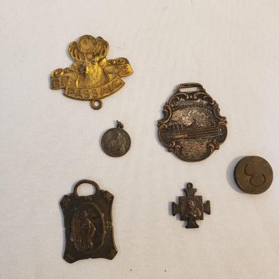 Antique Artillery Collar Disks, WWI Pins, and More (LR-KD)