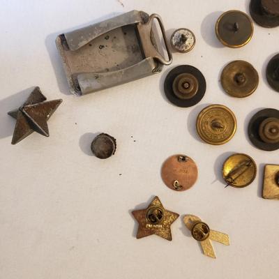 Antique Artillery Collar Disks, WWI Pins, and More (LR-KD)
