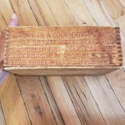 Vintage Wooden Crates (LR-KD)