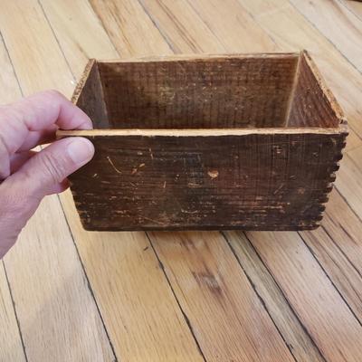 Vintage Wooden Crates (LR-KD)