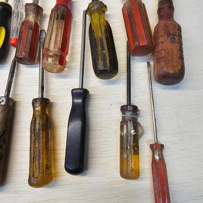 Assorted Phillips & Flathead Screwdrivers & More (WS-JS)