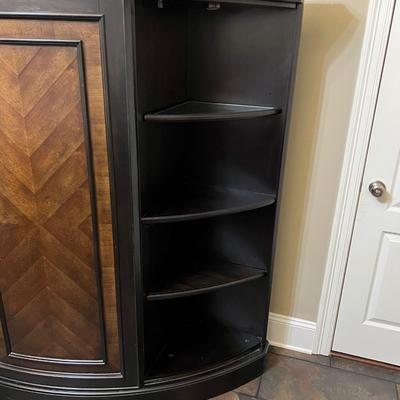 RIVERSIDE FURNITURE ~ Lighted Wooden Double Sliding Doors Media Center ~ *Read Details