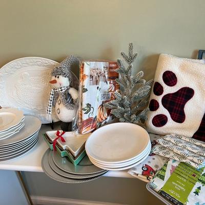 Mixed Christmas Decor Lot