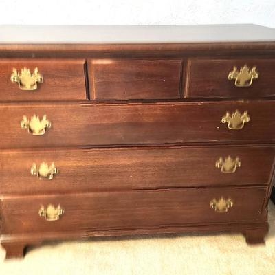 Lot #125 Vintage Dresser - 4 drawer