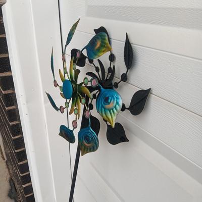 DOUBLE SIDED METAL SPINNING STAKED YARD ART