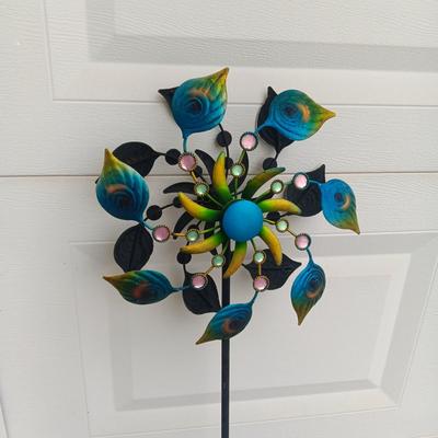 DOUBLE SIDED METAL SPINNING STAKED YARD ART