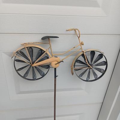 METAL STAKED YELLOW BICYCLE YARD ART W/SPINNING WHEELS