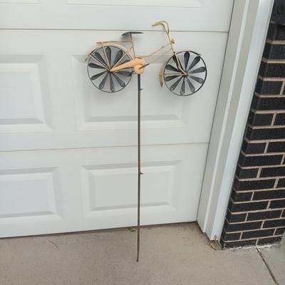 METAL STAKED YELLOW BICYCLE YARD ART W/SPINNING WHEELS