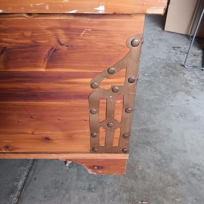 LOCKING CEDAR CHEST WITH BRASS HINGES AND ACCENTS