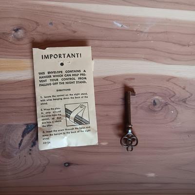 LOCKING CEDAR CHEST WITH BRASS HINGES AND ACCENTS