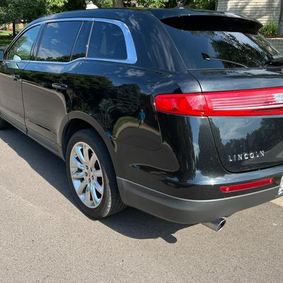 2010 Loaded Lincoln MKT SUV