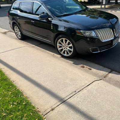 2010 Loaded Lincoln MKT SUV