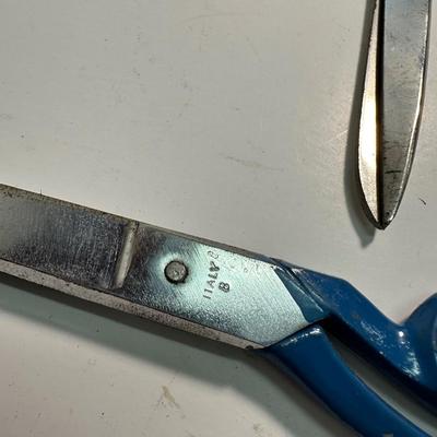 Scissors Lot.