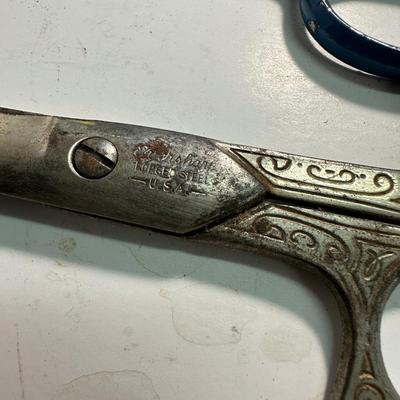 Scissors Lot.