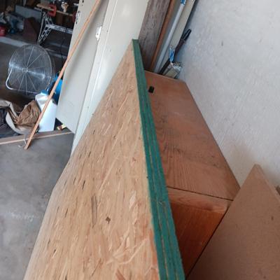 3 FULL PIECES OF OSB/PLYWOOD 7/16 X 8' X 4'