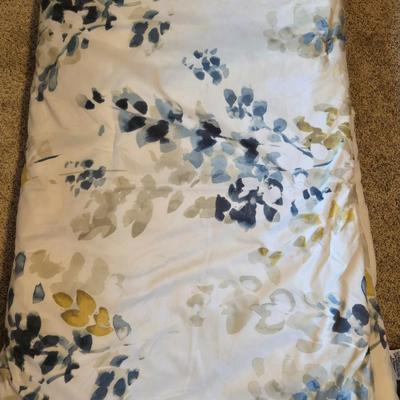 Queen or Full Size Comforter & 2 Shams