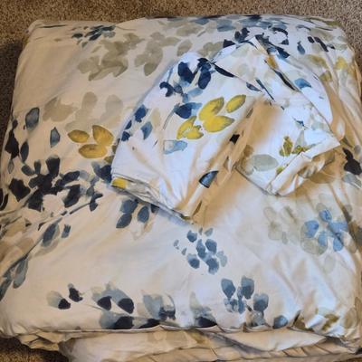Queen or Full Size Comforter & 2 Shams