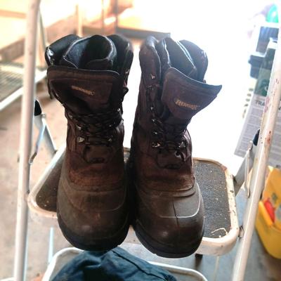 MEN'S BOOTS, WINTER GLOVES AND HATS
