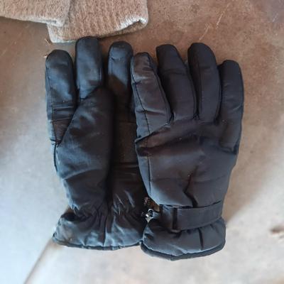 MEN'S BOOTS, WINTER GLOVES AND HATS
