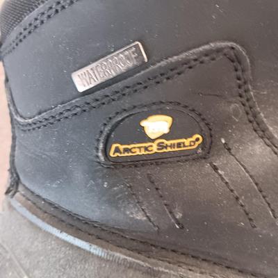 MEN'S BOOTS, WINTER GLOVES AND HATS