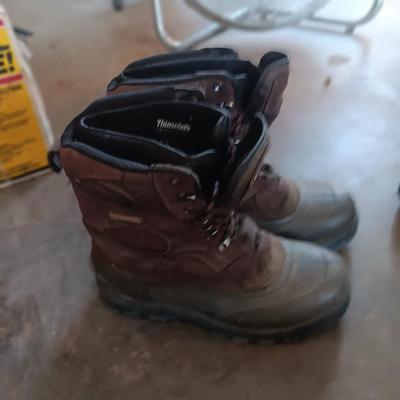 MEN'S BOOTS, WINTER GLOVES AND HATS