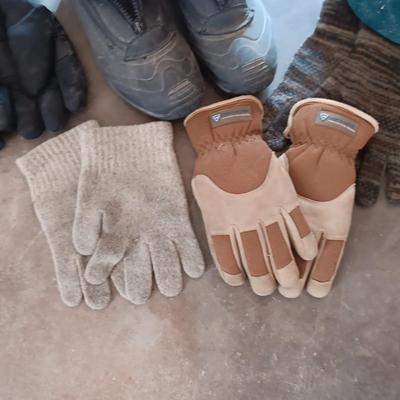 MEN'S BOOTS, WINTER GLOVES AND HATS
