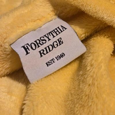 Soft Forsythia Ridge Yellow Throw with Tassel Corners