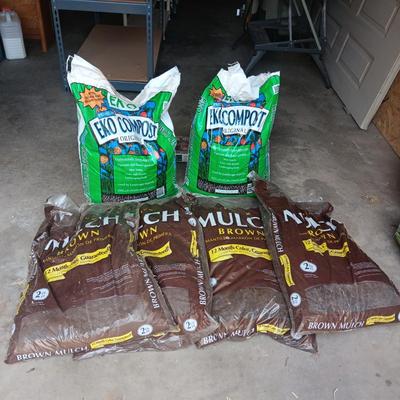 4 SEALED BAGS OF BROWN MULCH, 1 SEALED, 1 OPEN BAGS OF COMPOST
