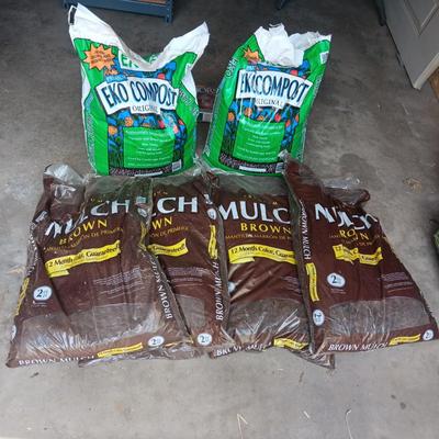 4 SEALED BAGS OF BROWN MULCH, 1 SEALED, 1 OPEN BAGS OF COMPOST