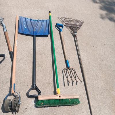 SNOW SHOVEL, PUSH BROOM AND YARD TOOLS