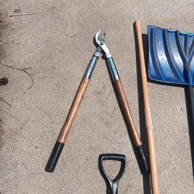 SNOW SHOVEL, PUSH BROOM AND YARD TOOLS