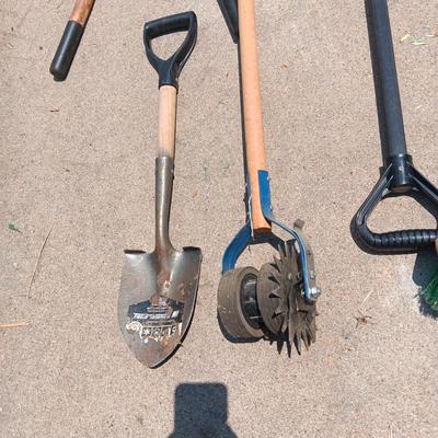 SNOW SHOVEL, PUSH BROOM AND YARD TOOLS